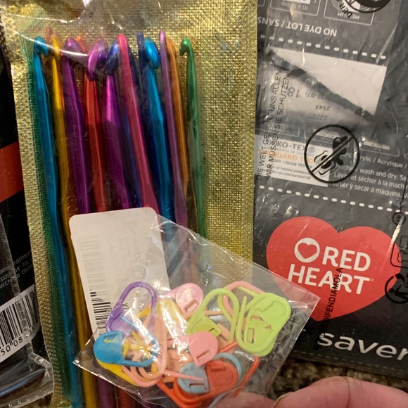 Red Heart Super Craft Kit with Multicolor Accessories - Picture 3 of 9